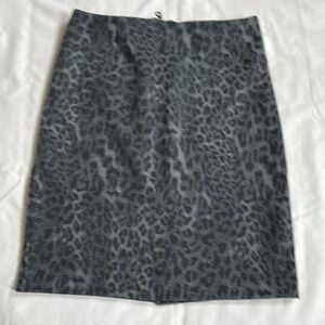 Studio point Leopard Print Gray Skirt size 6‎